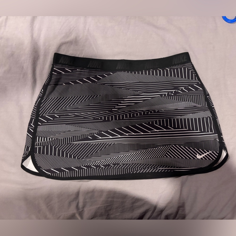 Black and white Nike golf skort